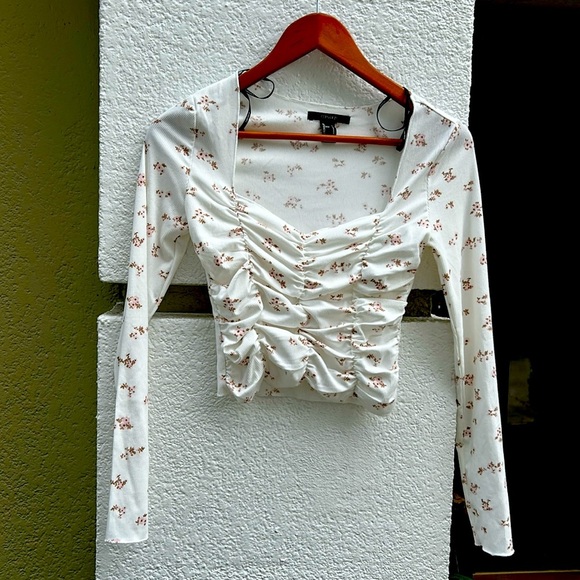 Forever 21 floral scrunched top - Picture 1 of 6